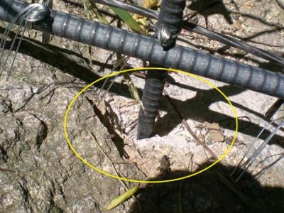 岩盤のはつり部分