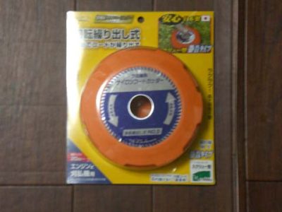 回転繰り出し式ナイロンカッター